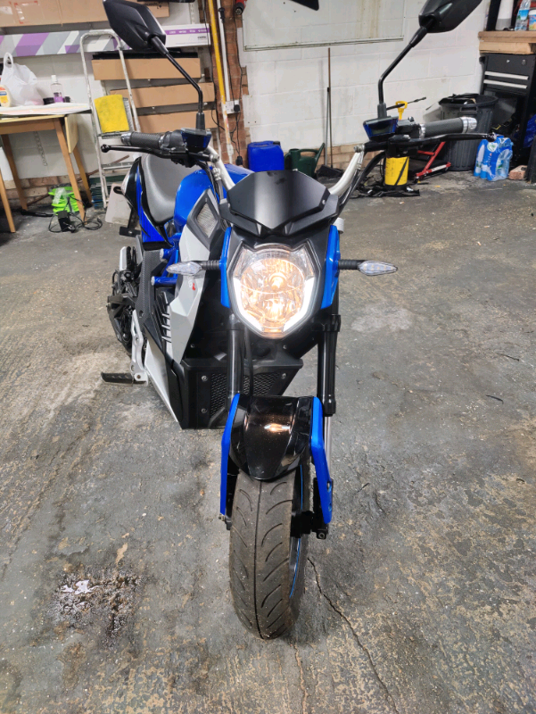 Lexmoto Cypher 1500w Motorcycle - Blue 